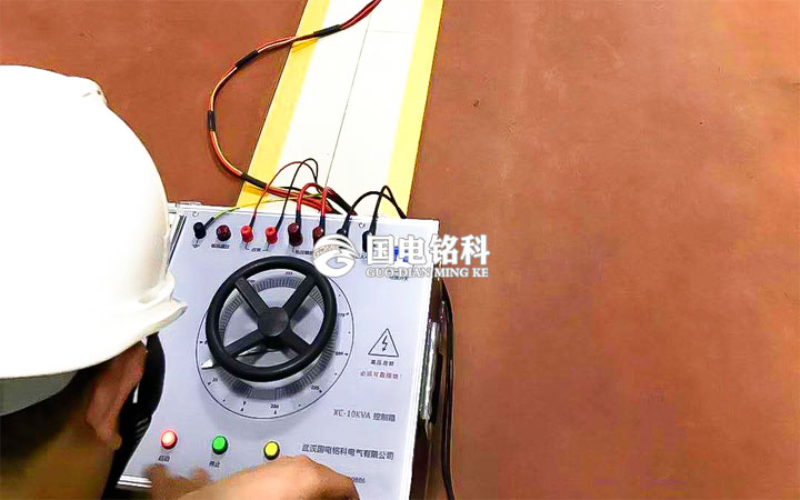 工頻耐壓試驗(yàn)裝置-油浸式試驗(yàn)變壓器變電柜耐壓試驗(yàn)